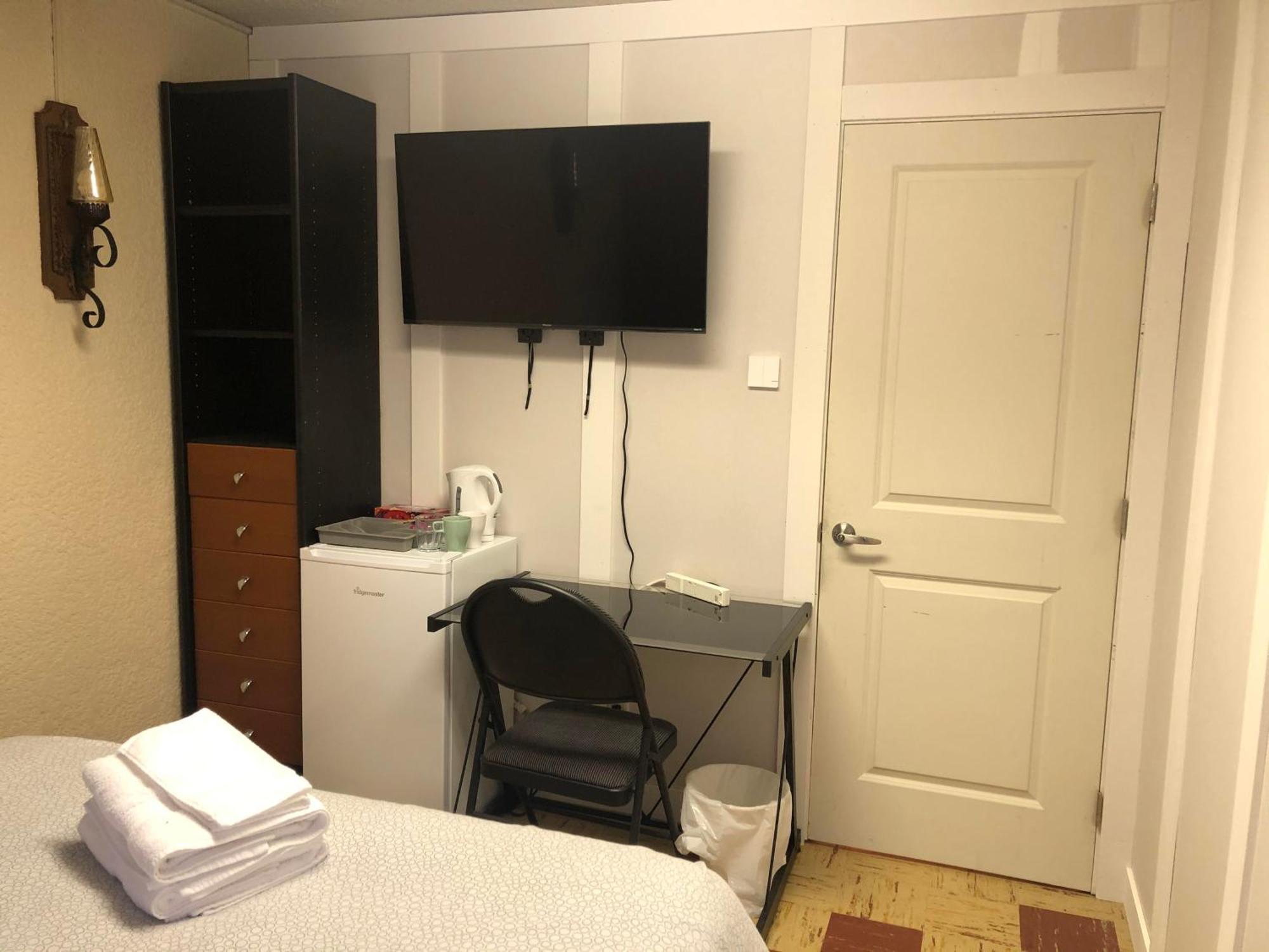 Comfort Cottage Guest House Near Subway Station, Bus And Downtown Vancouver Exterior foto